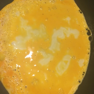 片栗粉を混ぜた薄焼き卵